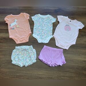 Bundle of Baby Girl Spring/Summer Clothing SIZE: 6-9 Months